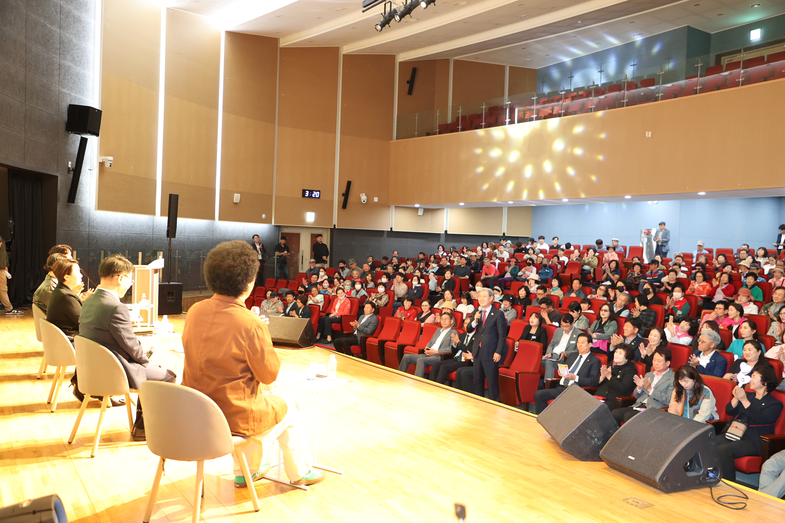 의령 명사 5인이 꼽은 부자 비결 “내려놓기·밥상·운동·행운·웃음” 이미지