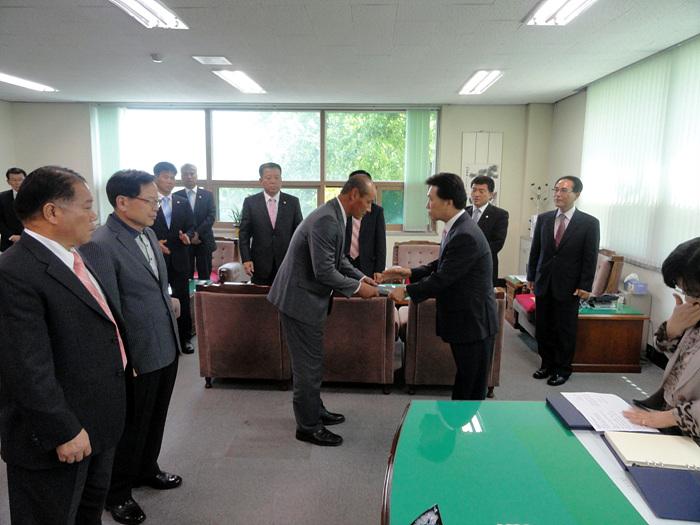 의령군 결산검사위원 위촉장 교부